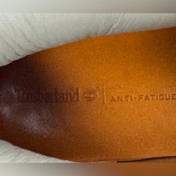 Timberland Cream Leather Boots - Classic Style and Durability for Every Season - Picture 5 of 7